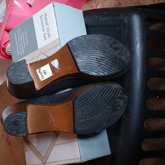 Dansko high heeled maryjane. They are black leather newbuck. Uk size 40 us 9-9.5 - Picture 3 of 3